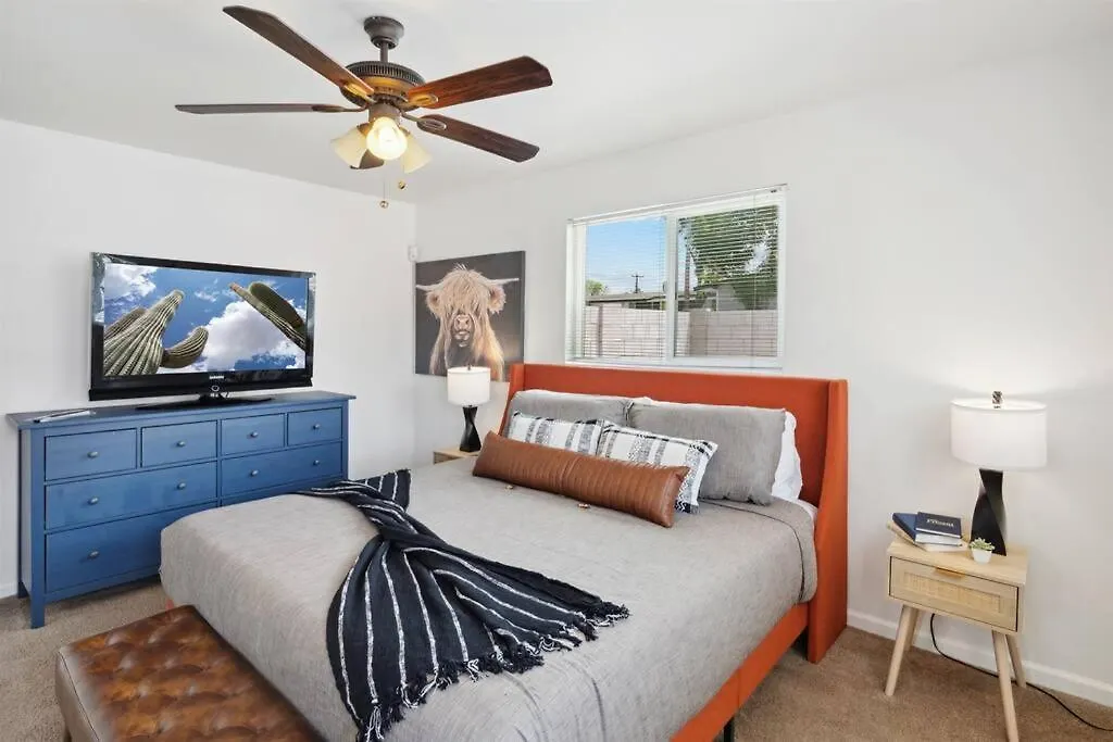 Home 8 Minutes To Old Town Scottsdale Holiday home